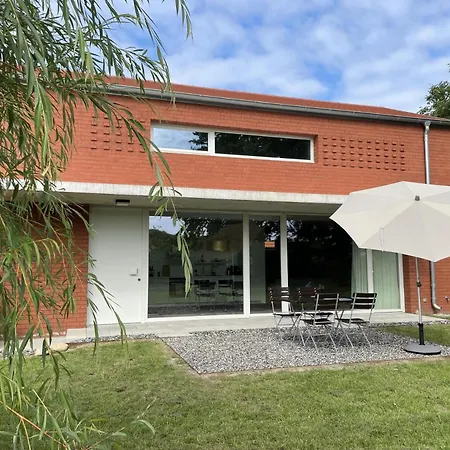Holiday home Modernes Architektenhaus Direkt Am Golfplatz Schloss Ranzow. *