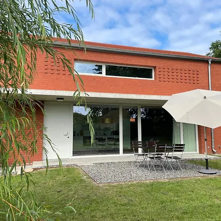 Prázdninový dům Modernes Architektenhaus Direkt Am Golfplatz Schloss Ranzow. *